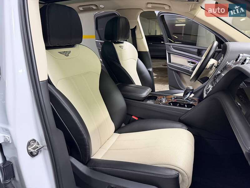 Внедорожник / Кроссовер Bentley Bentayga 2018 в Киеве