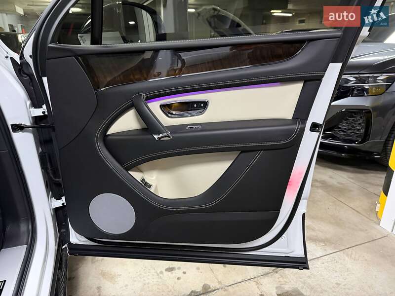 Внедорожник / Кроссовер Bentley Bentayga 2018 в Киеве