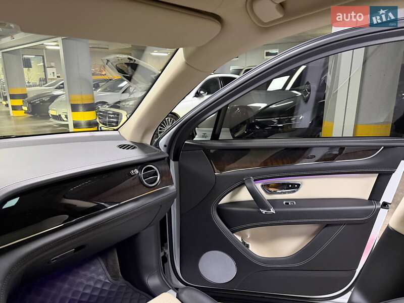 Внедорожник / Кроссовер Bentley Bentayga 2018 в Киеве