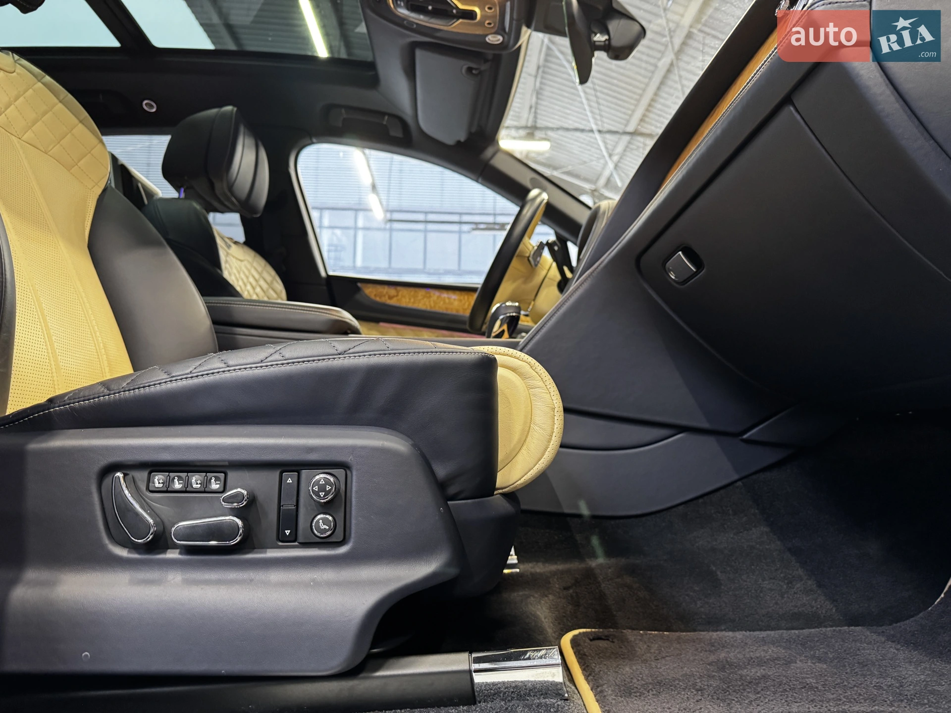 2017 Bentley Bentayga - мініатюра 35