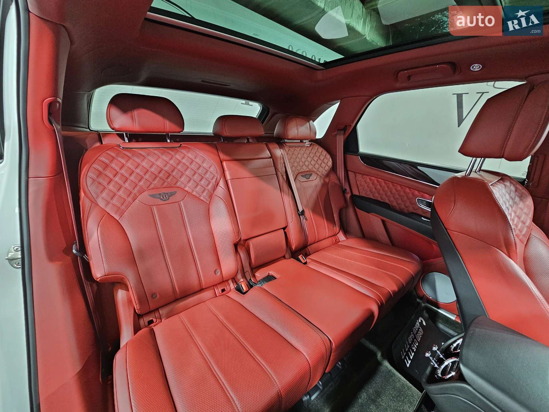 2021 Bentley Bentayga - мініатюра 8
