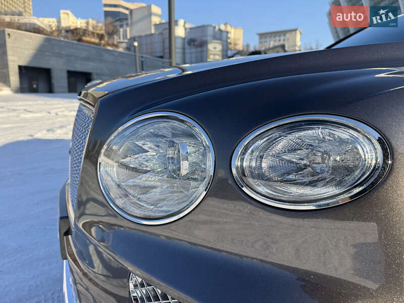Позашляховик / Кросовер Bentley Bentayga 2023 в Києві фото 11 Позашляховик / Кросовер Bentley Bentayga 2023 в Києві