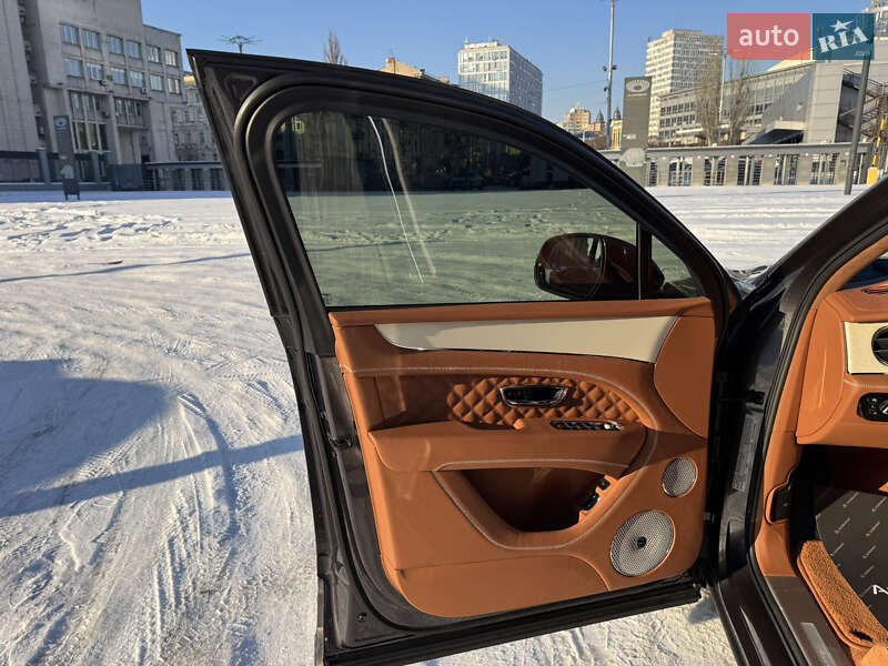 Позашляховик / Кросовер Bentley Bentayga 2023 в Києві фото 14 Позашляховик / Кросовер Bentley Bentayga 2023 в Києві