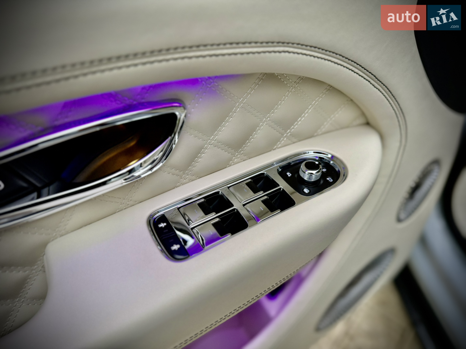 2024 Bentley Bentayga - мініатюра 32