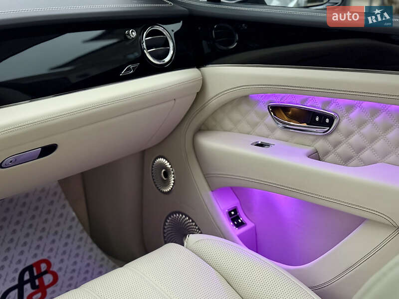 Позашляховик / Кросовер Bentley Bentayga 2024 в Одесі