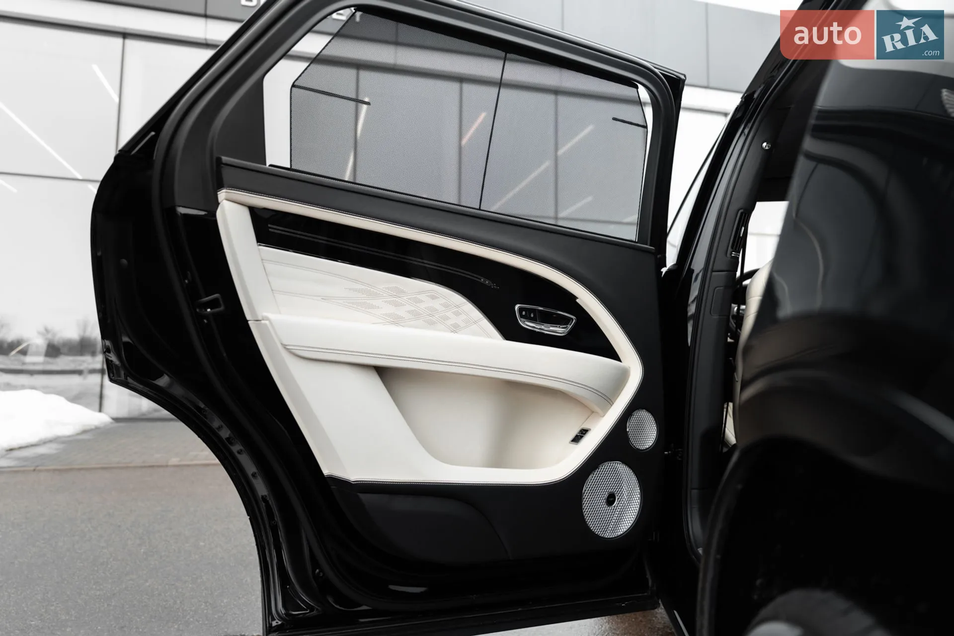 2023 Bentley Bentayga - мініатюра 22