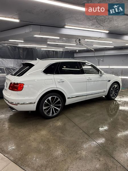 Внедорожник / Кроссовер Bentley Bentayga 2017 в Киеве
