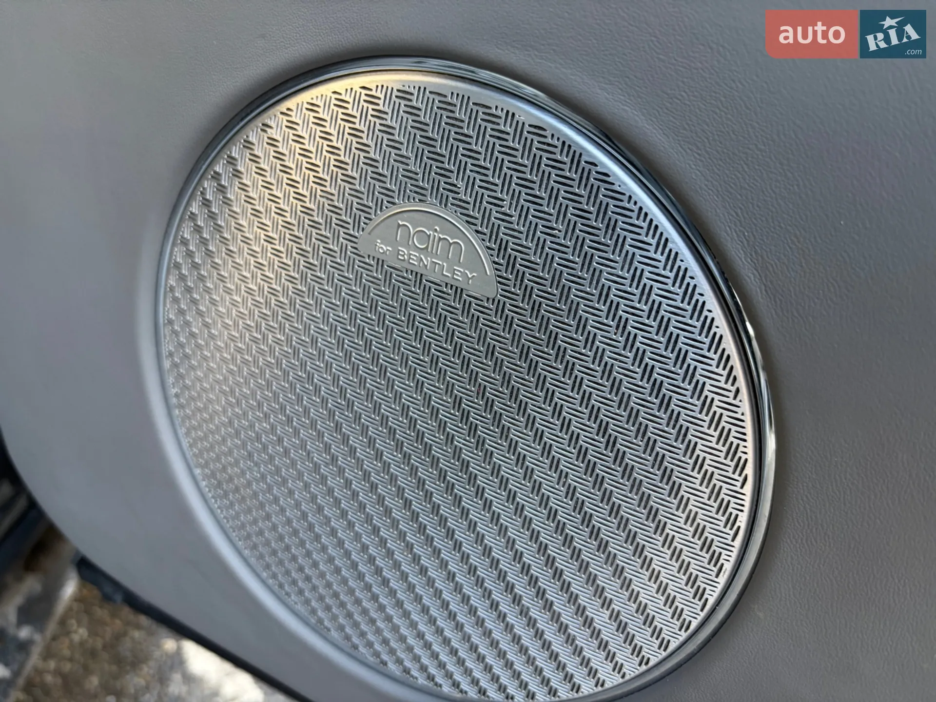 2019 Bentley Bentayga - мініатюра 22
