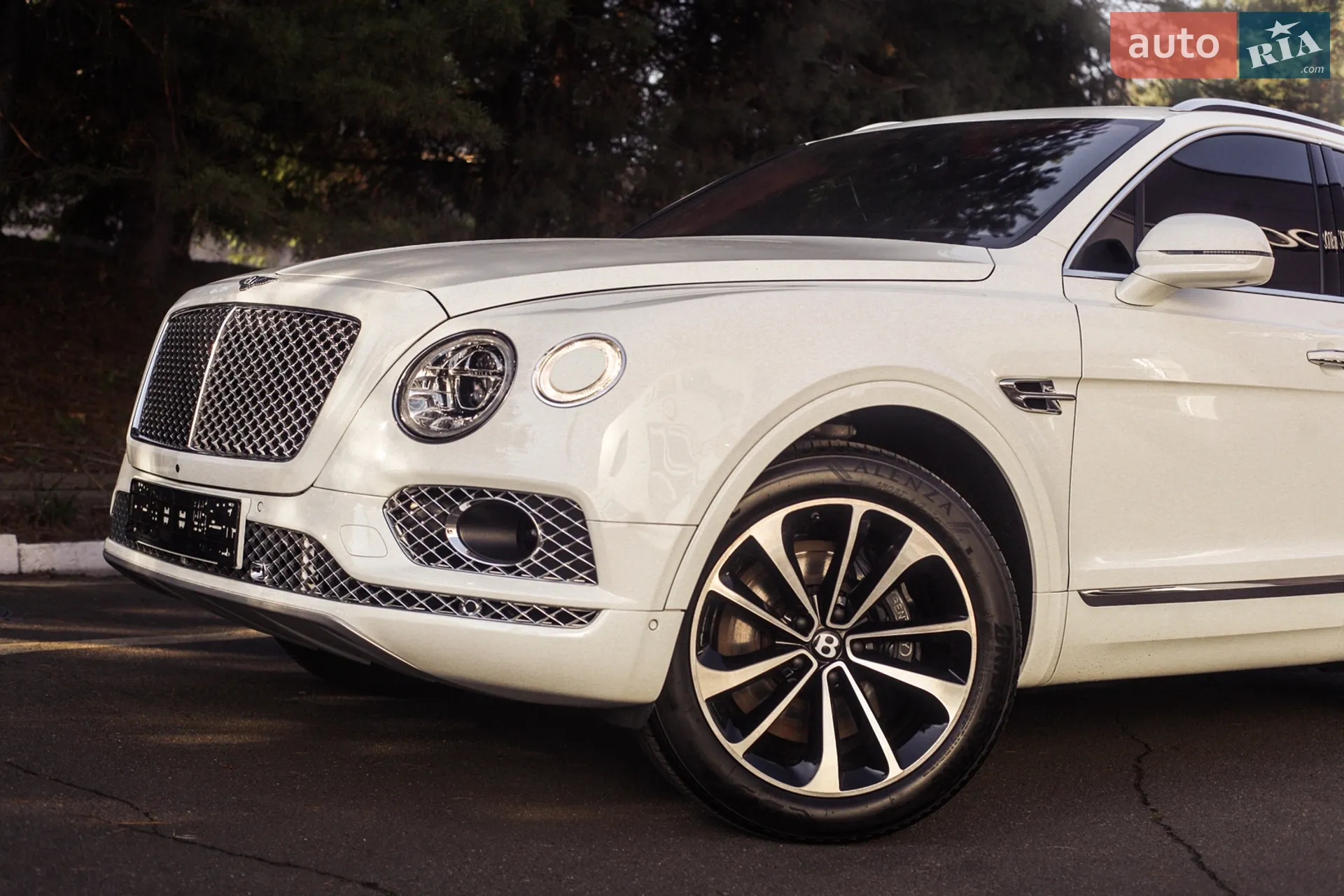 2017 Bentley Bentayga - мініатюра 4