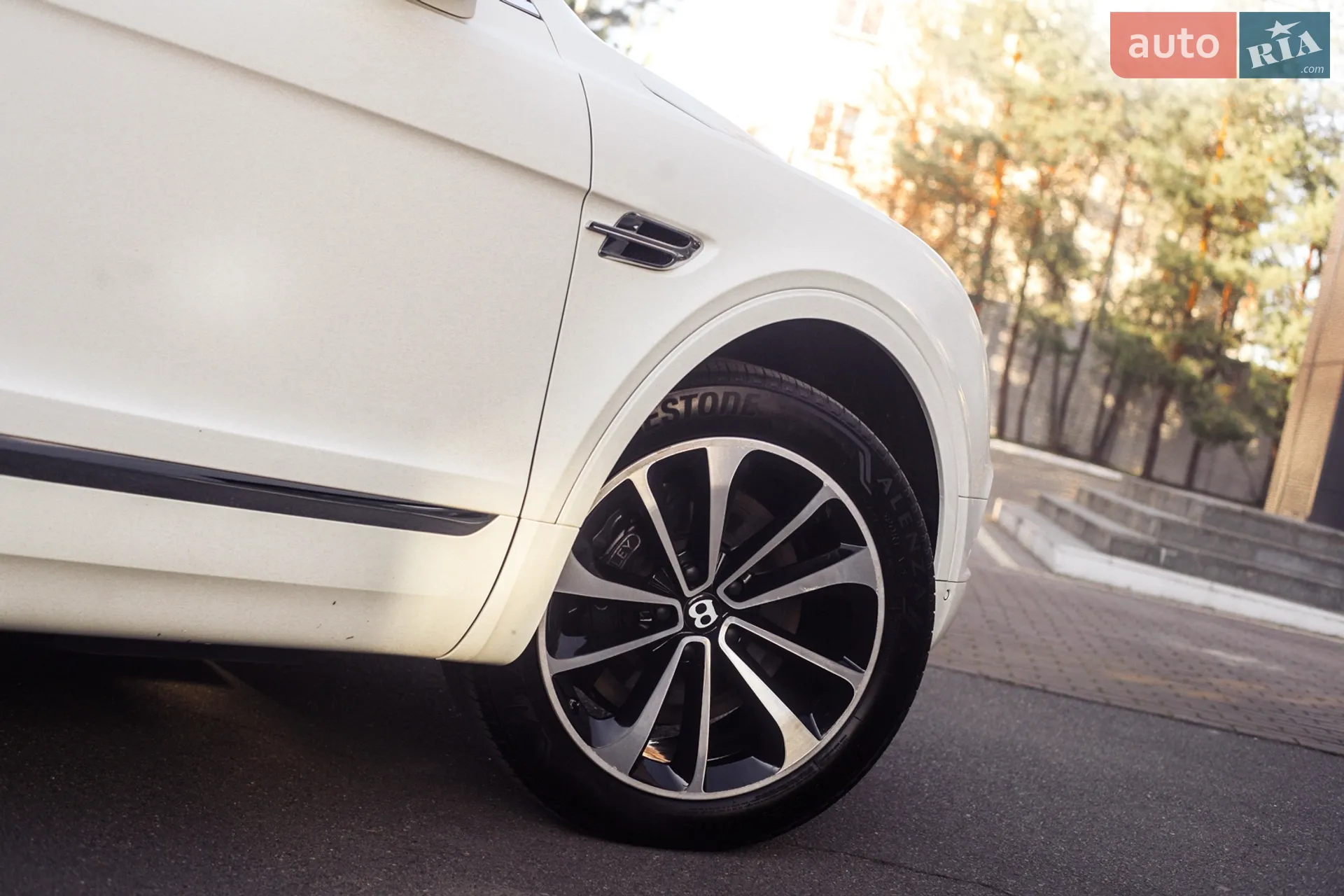 2017 Bentley Bentayga - мініатюра 12