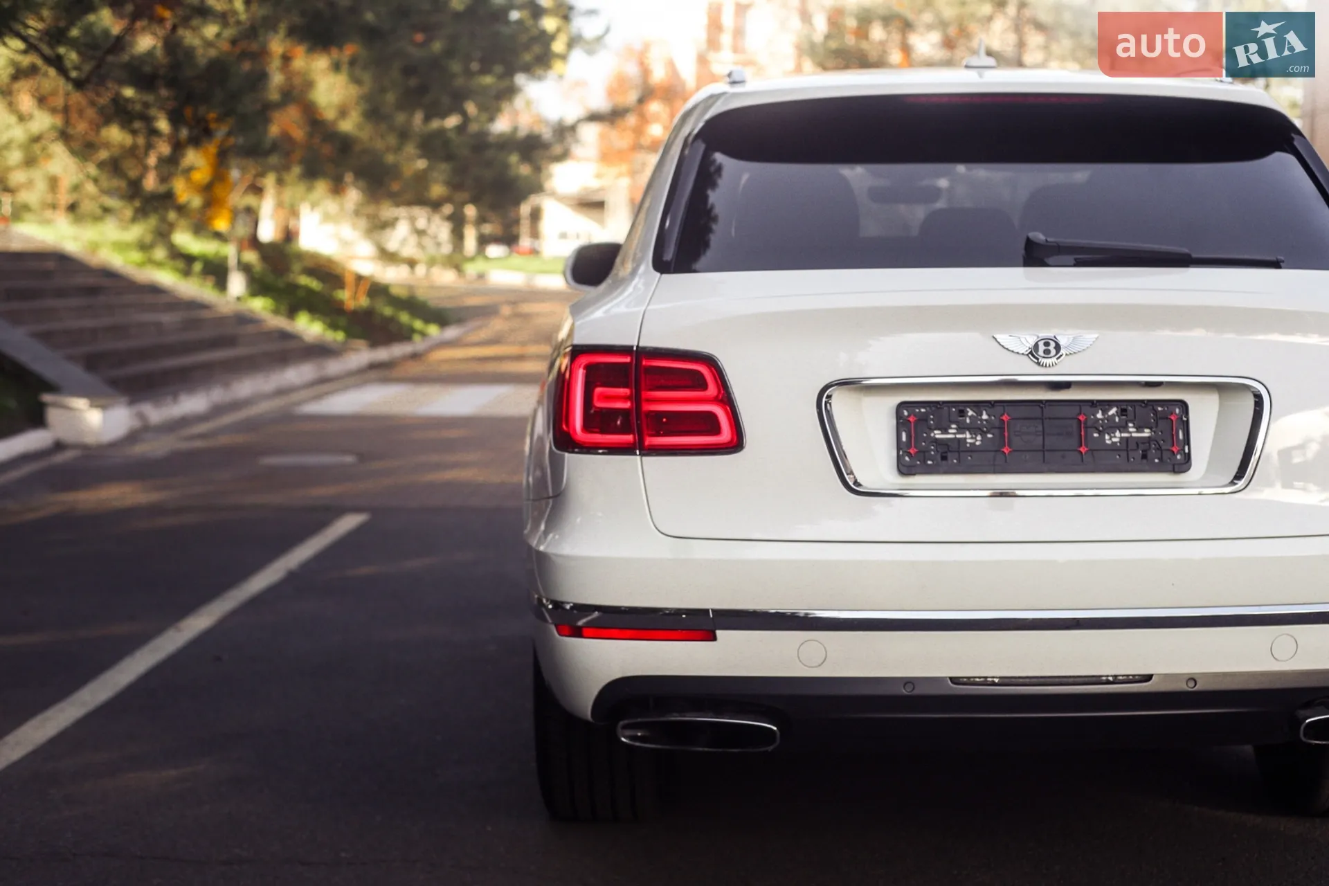2017 Bentley Bentayga - мініатюра 17