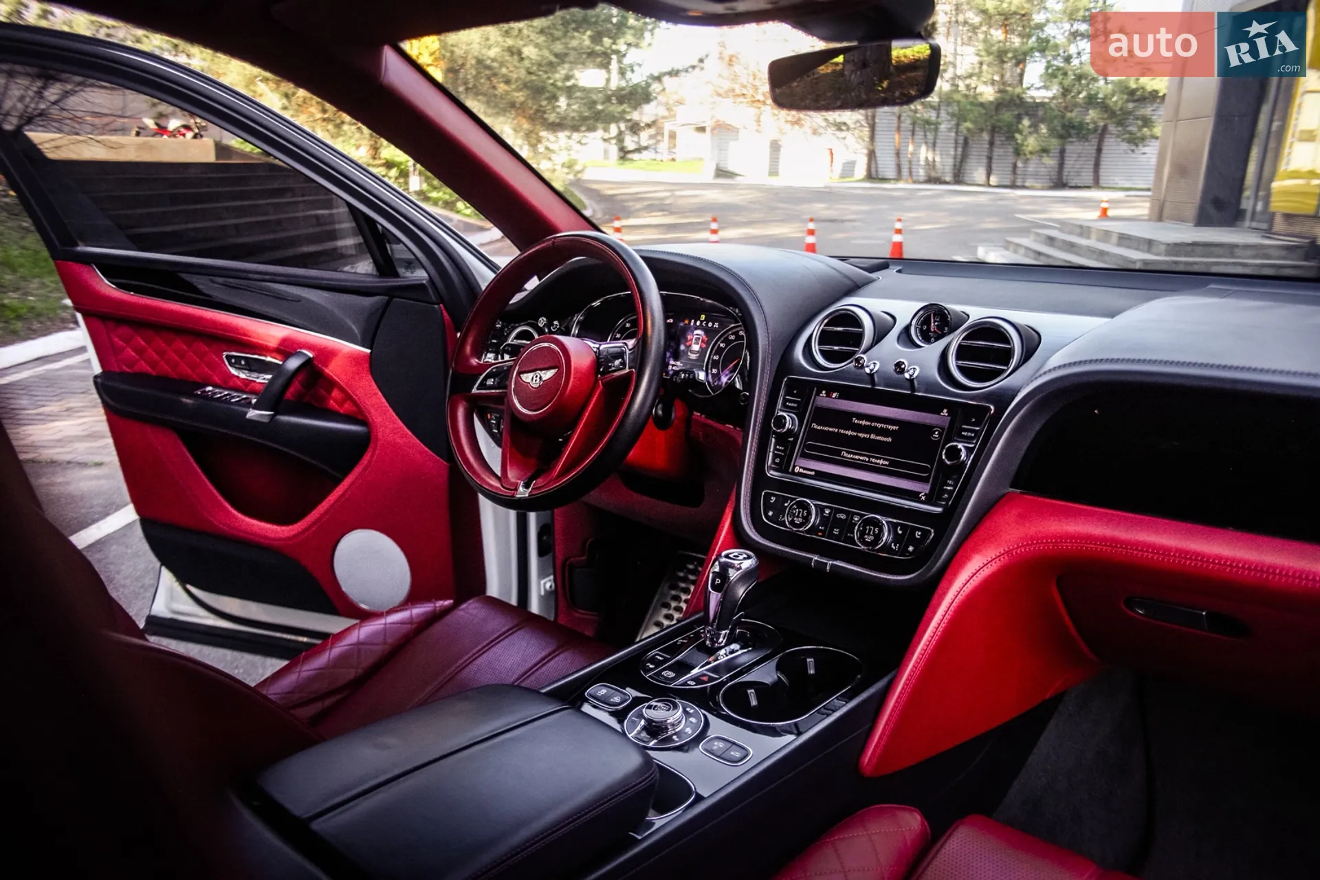 2017 Bentley Bentayga - мініатюра 28