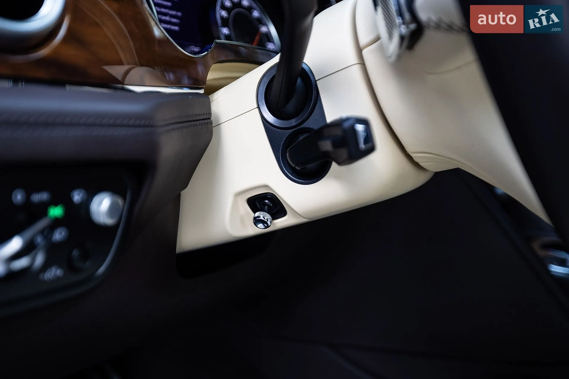 2017 Bentley Bentayga - мініатюра 44