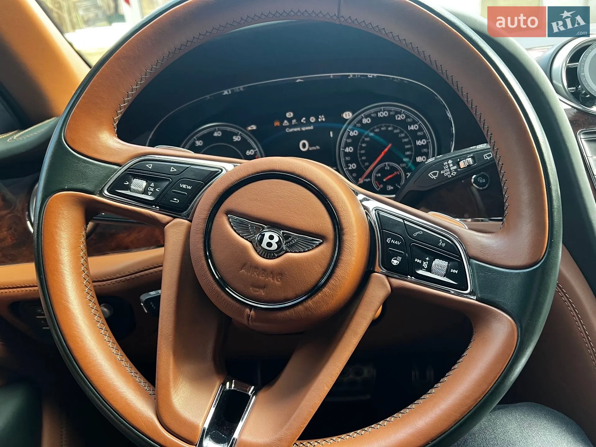 2017 Bentley Bentayga - фото 1