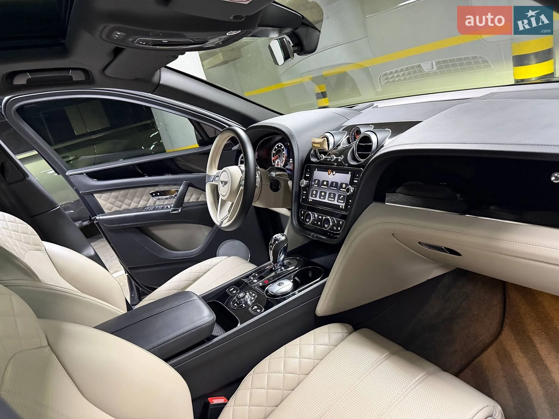 2016 Bentley Bentayga - мініатюра 95