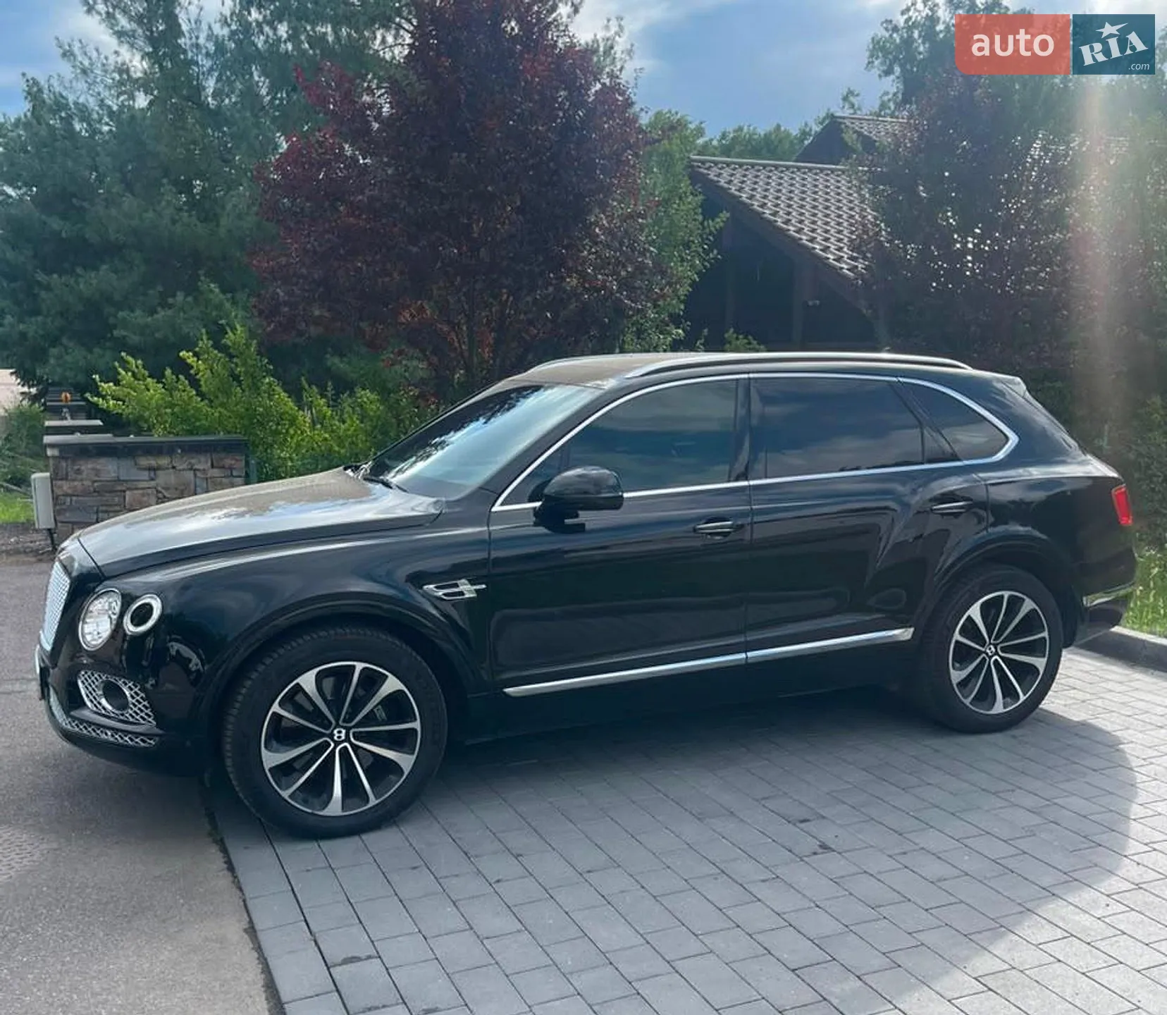 2016 Bentley Bentayga - мініатюра 3