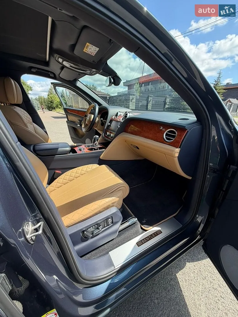 2017 Bentley Bentayga - мініатюра 16