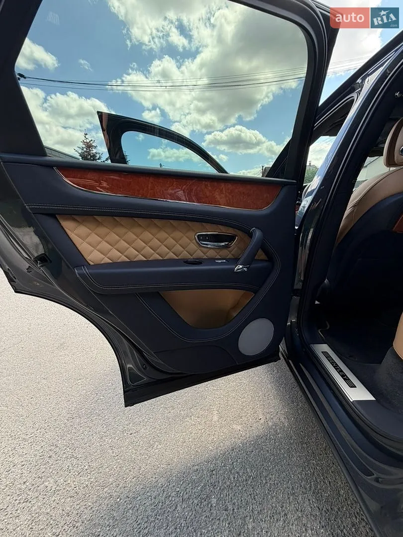 2017 Bentley Bentayga - мініатюра 22