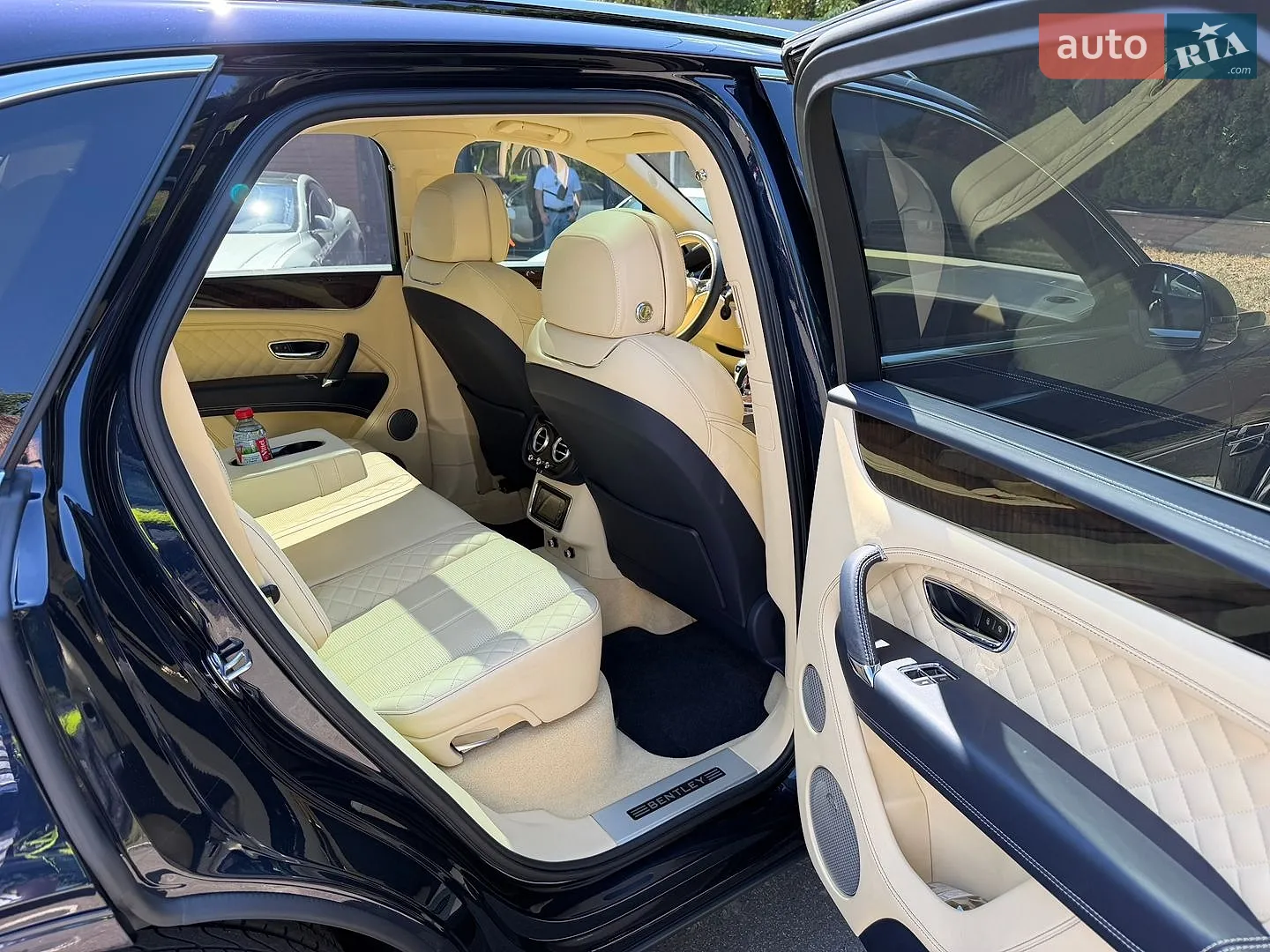 2016 Bentley Bentayga - мініатюра 5