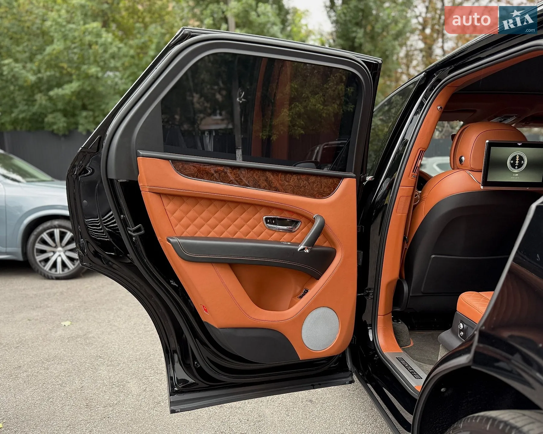 2018 Bentley Bentayga - мініатюра 14