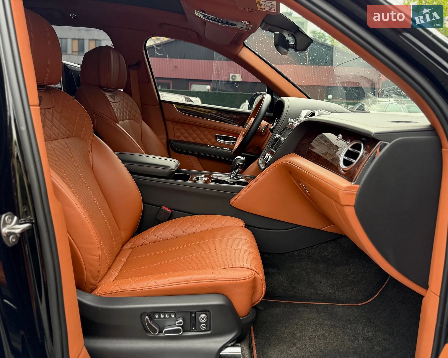 2018 Bentley Bentayga - мініатюра 21