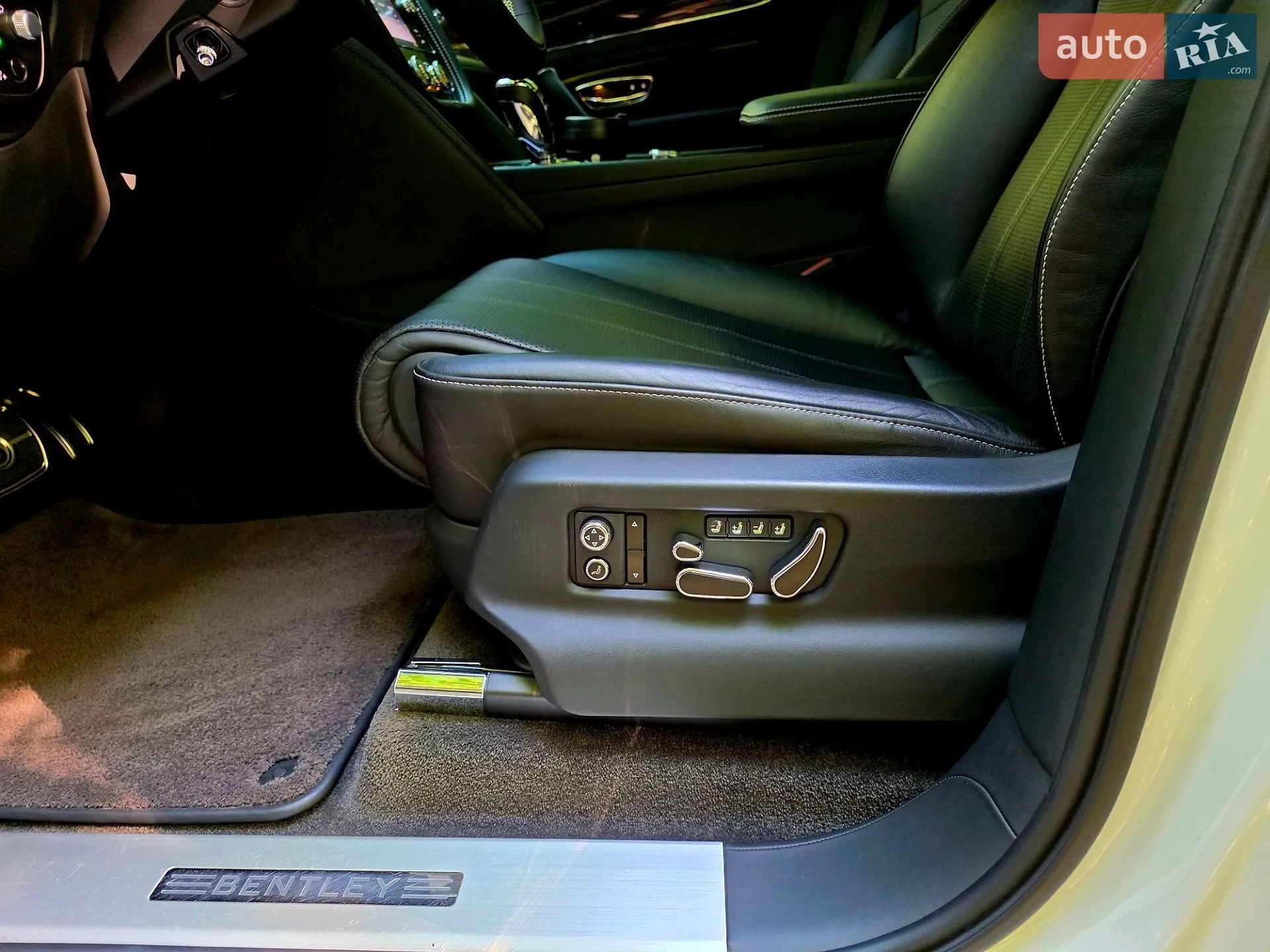 2018 Bentley Bentayga - мініатюра 18