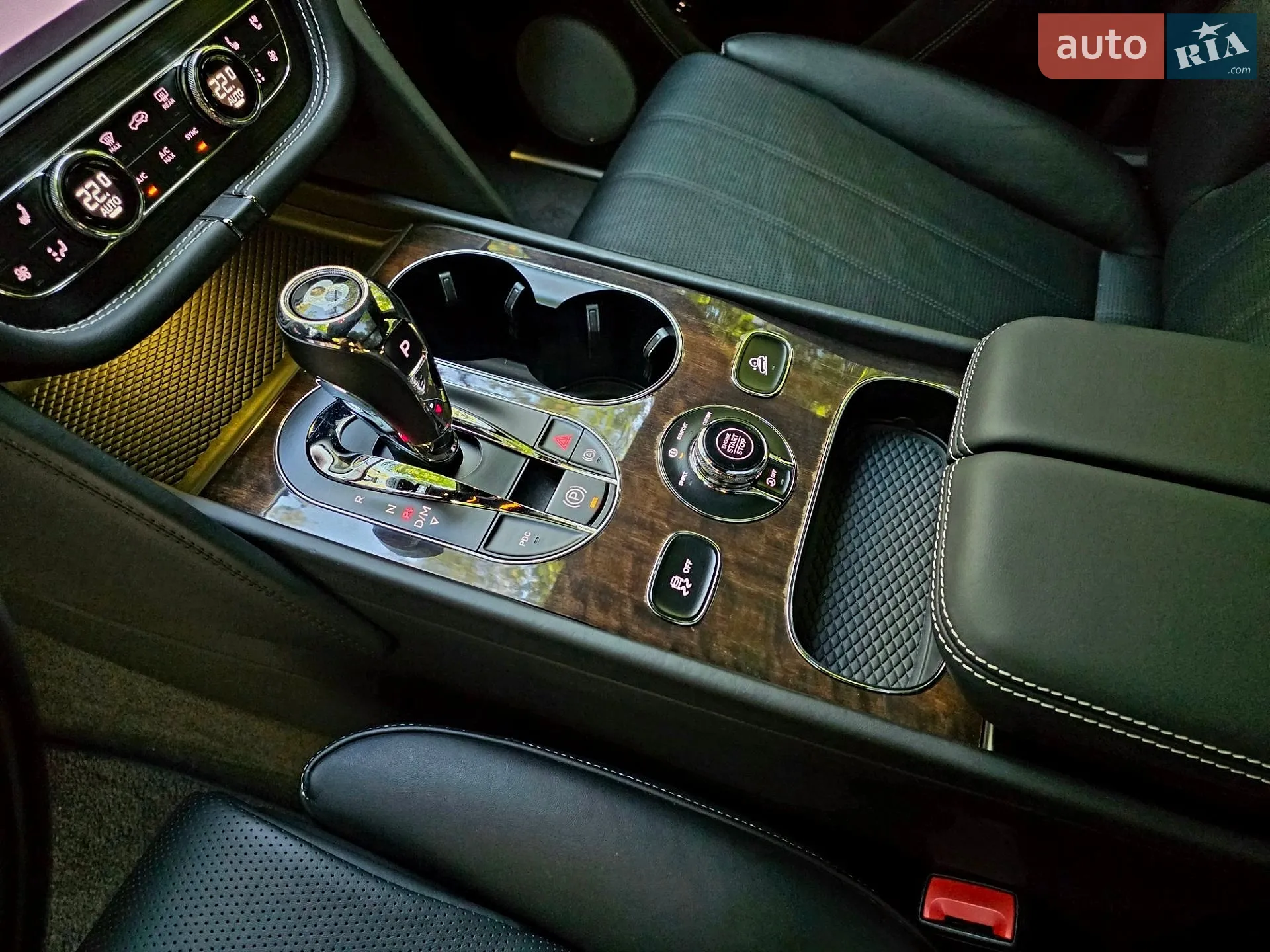 2018 Bentley Bentayga - мініатюра 19