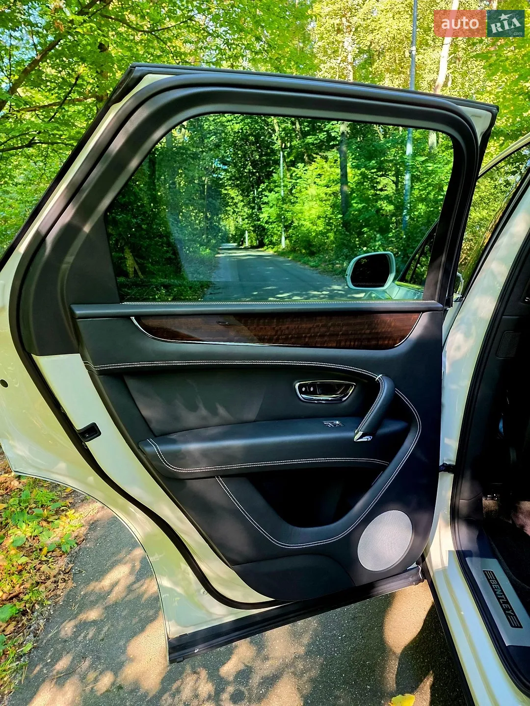 2018 Bentley Bentayga - мініатюра 30