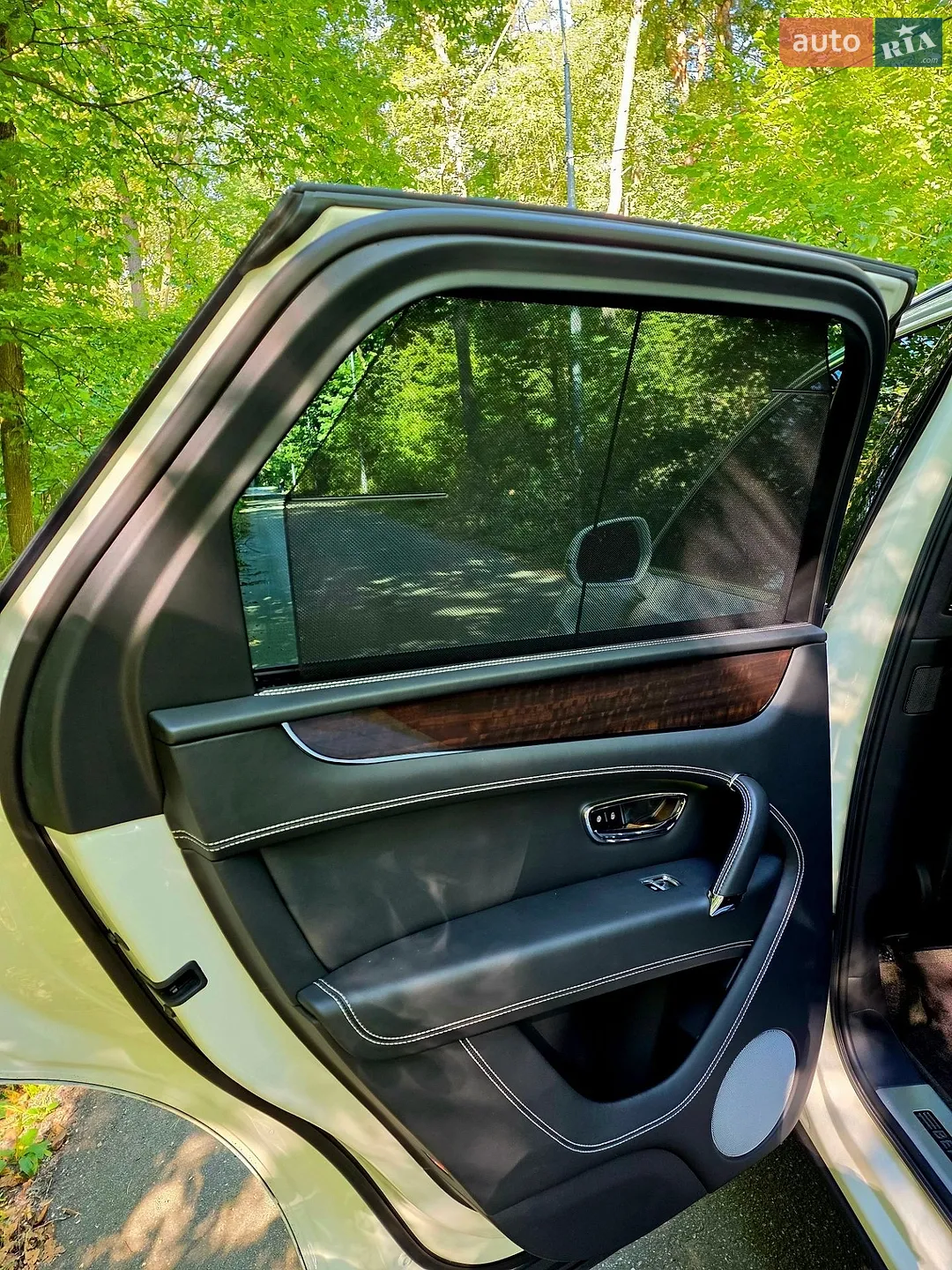 2018 Bentley Bentayga - мініатюра 31