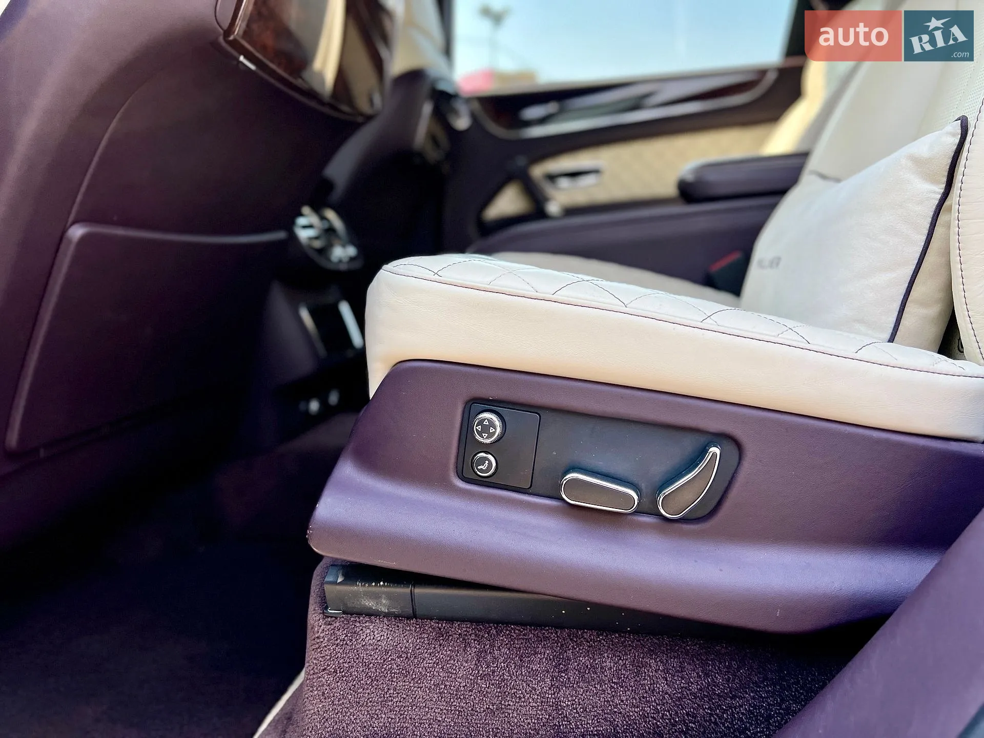 2020 Bentley Bentayga - мініатюра 28