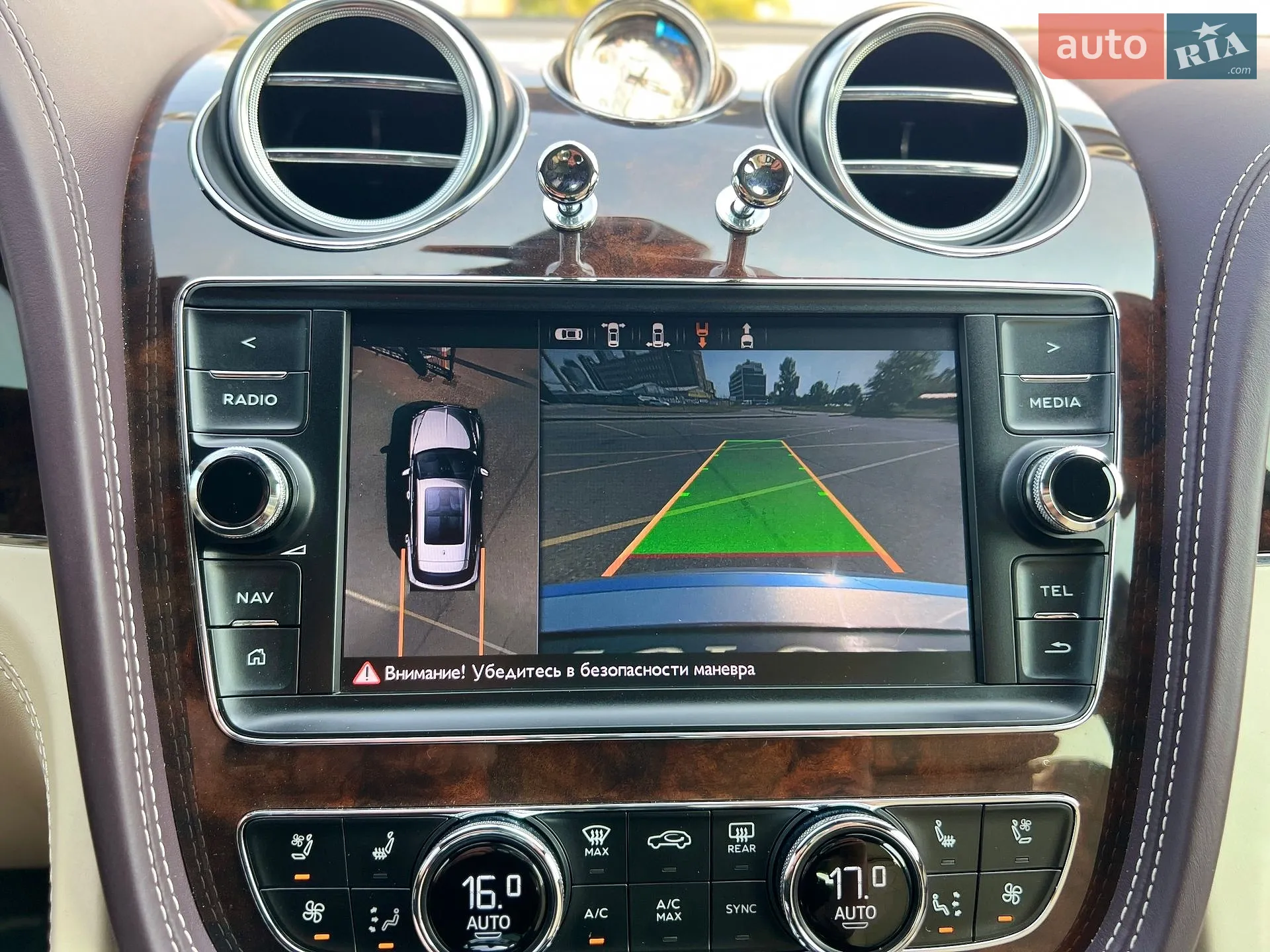 2020 Bentley Bentayga - мініатюра 57