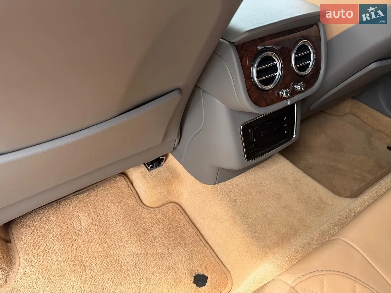 2016 Bentley Bentayga - мініатюра 24