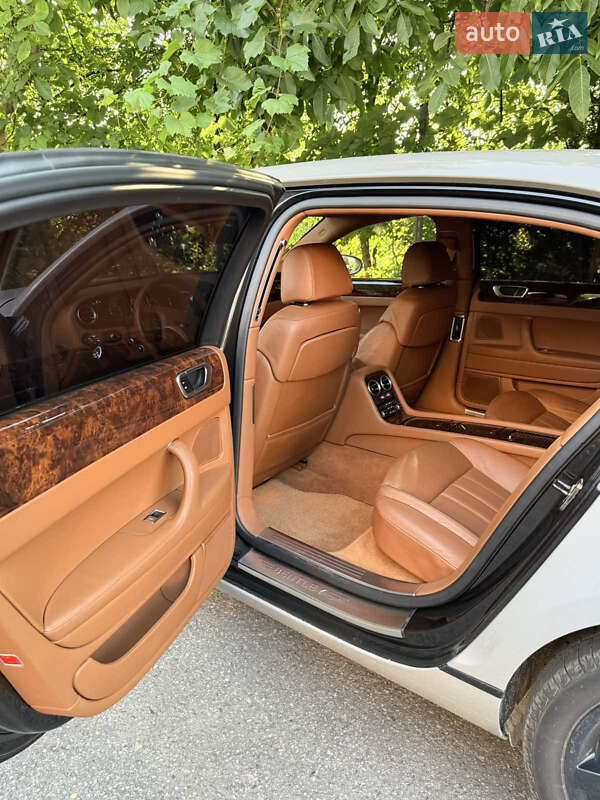 Седан Bentley Continental Flying Spur 2006 в Тернополе