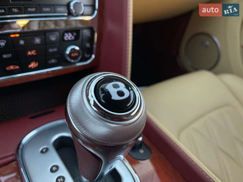 Купе Bentley Continental GT 2012 в Києві фото 55 Купе Bentley Continental GT 2012 в Києві