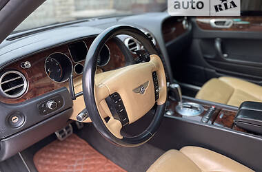 Седан Bentley Flying Spur 2005 в Києві