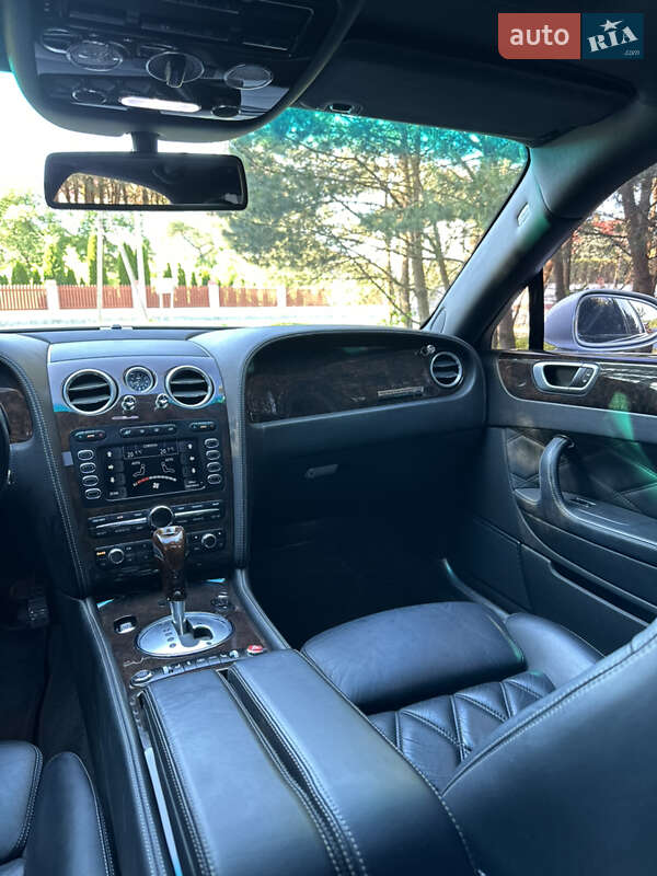 Седан Bentley Flying Spur 2008 в Львові