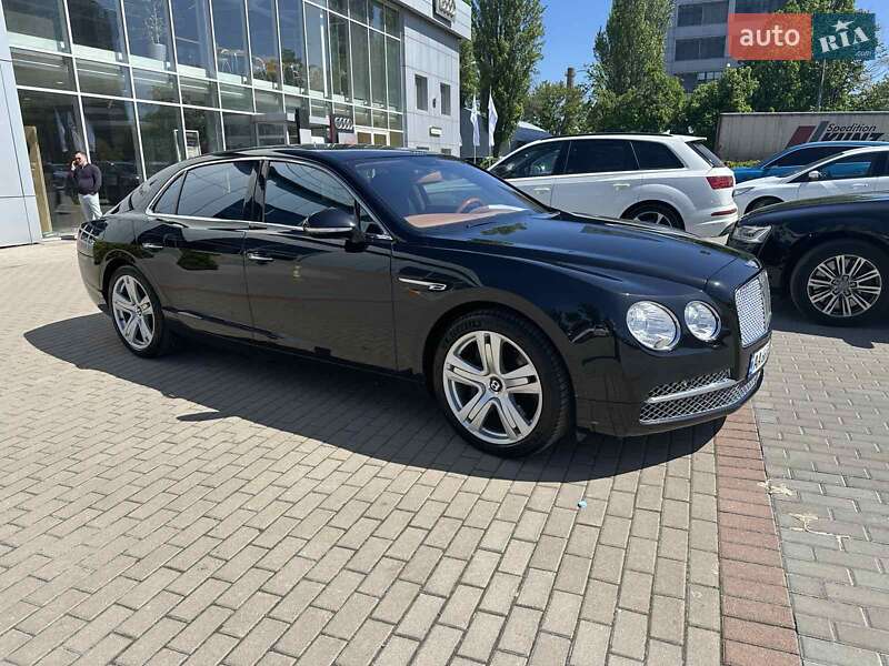 Лімузин Bentley Flying Spur 2014 в Києві