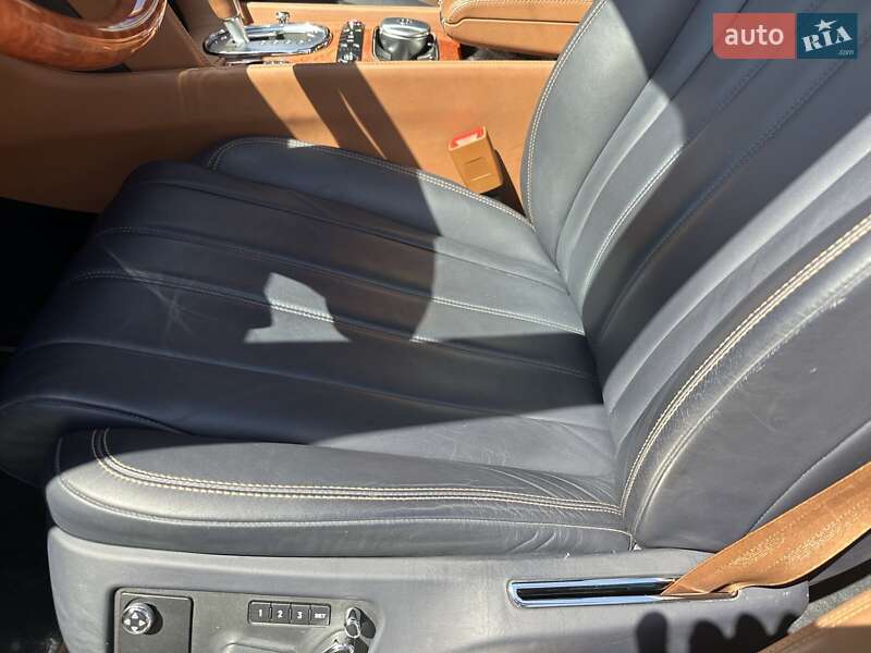 Лімузин Bentley Flying Spur 2014 в Києві