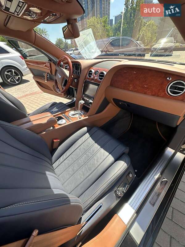 Лімузин Bentley Flying Spur 2014 в Києві