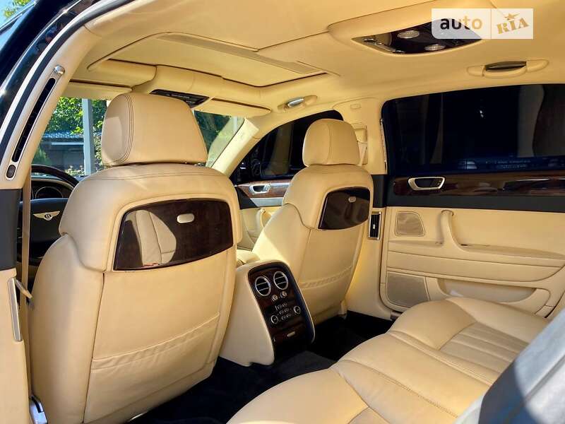 Седан Bentley Flying Spur 2007 в Львове