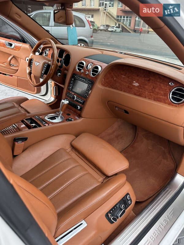 Седан Bentley Flying Spur 2008 в Тячеві