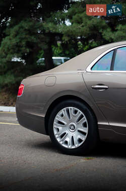 Седан Bentley Flying Spur 2013 в 