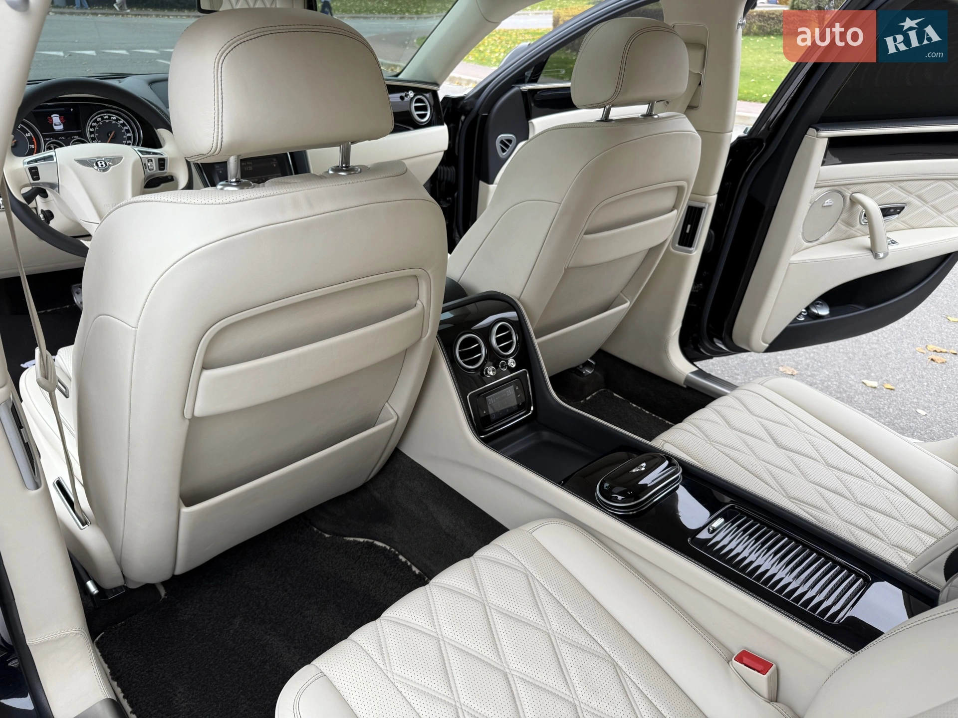 2013 Bentley Flying Spur - мініатюра 69