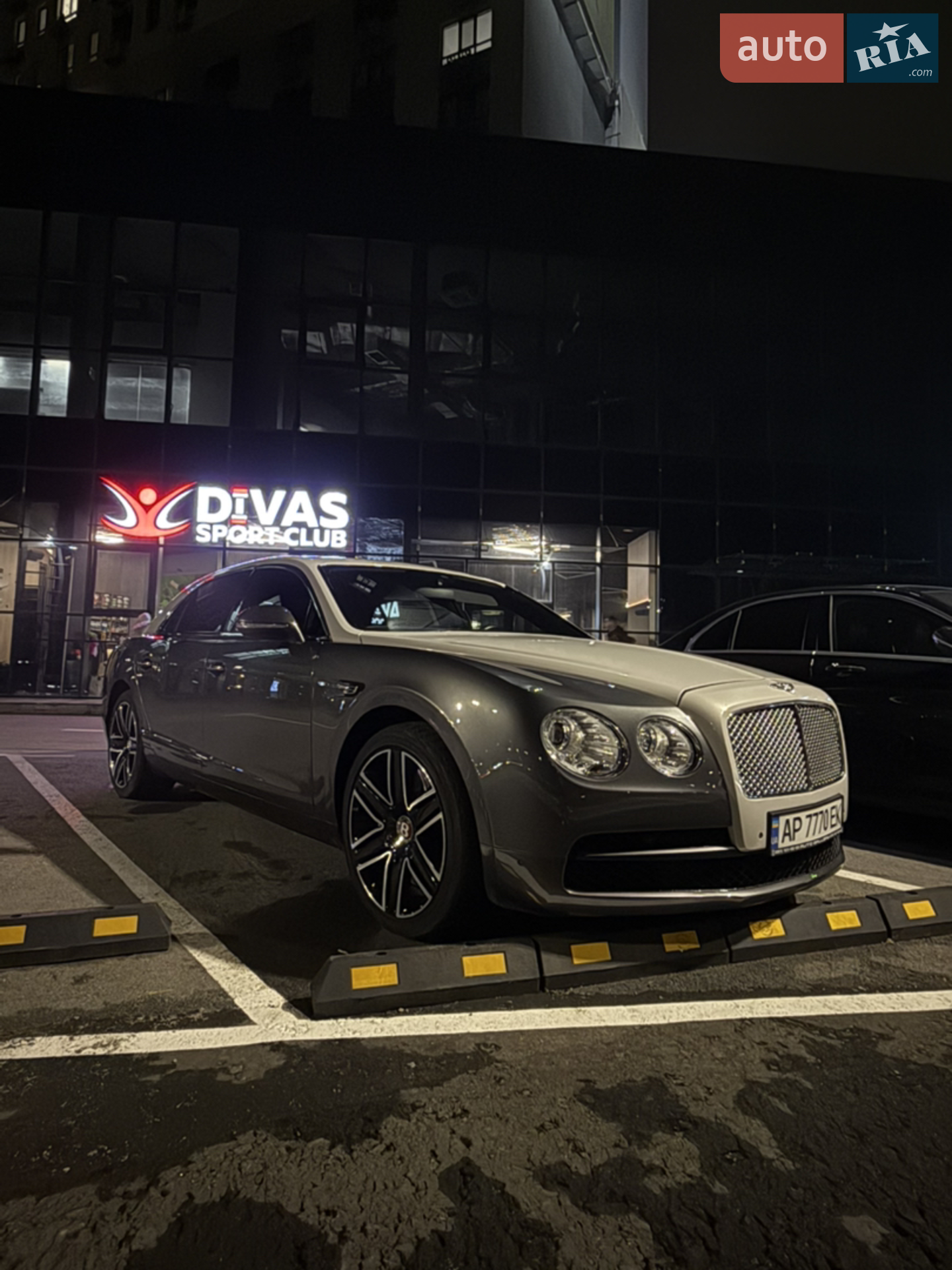 2018 Bentley Flying Spur - мініатюра 26