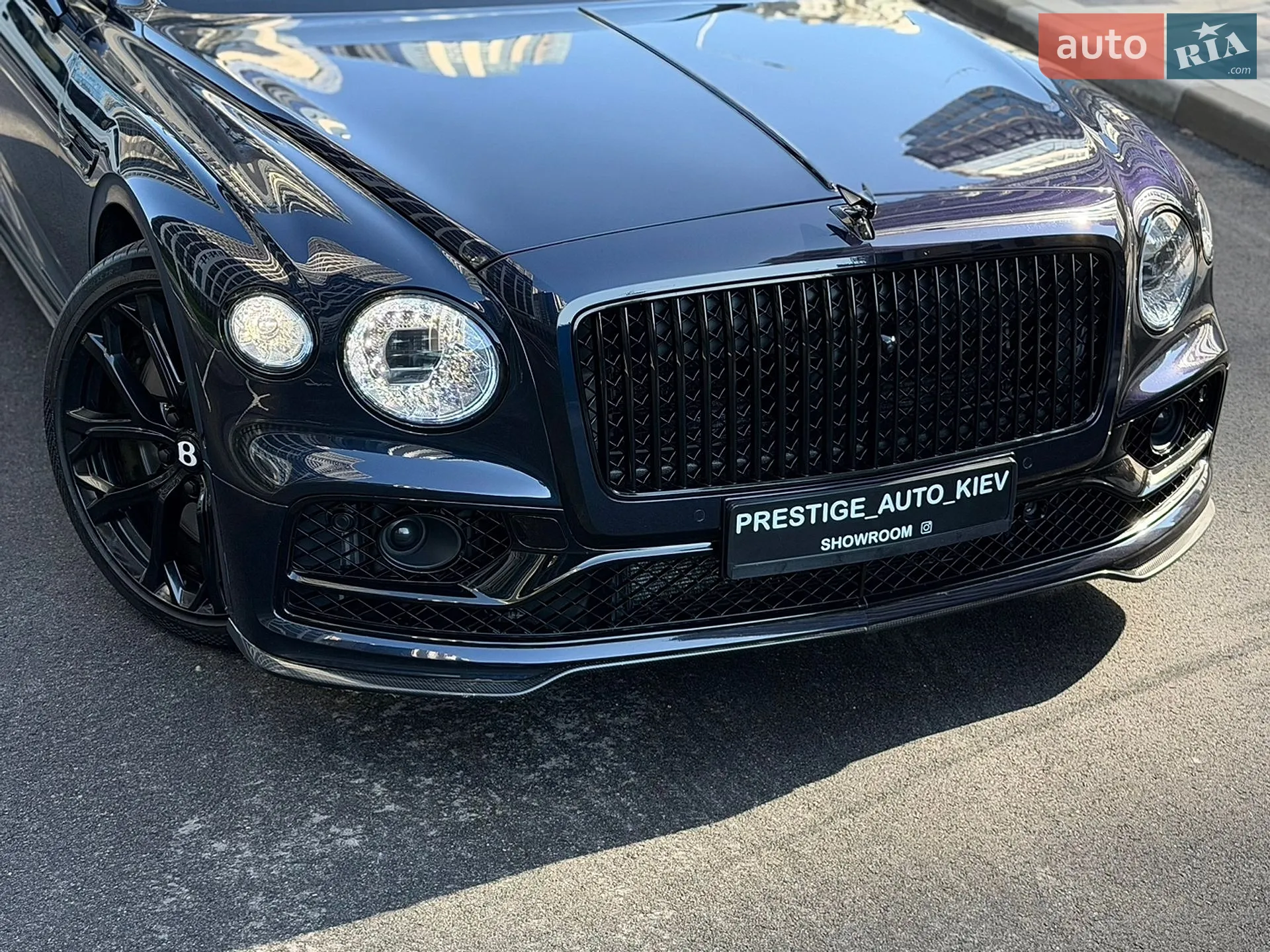2022 Bentley Flying Spur - мініатюра 5