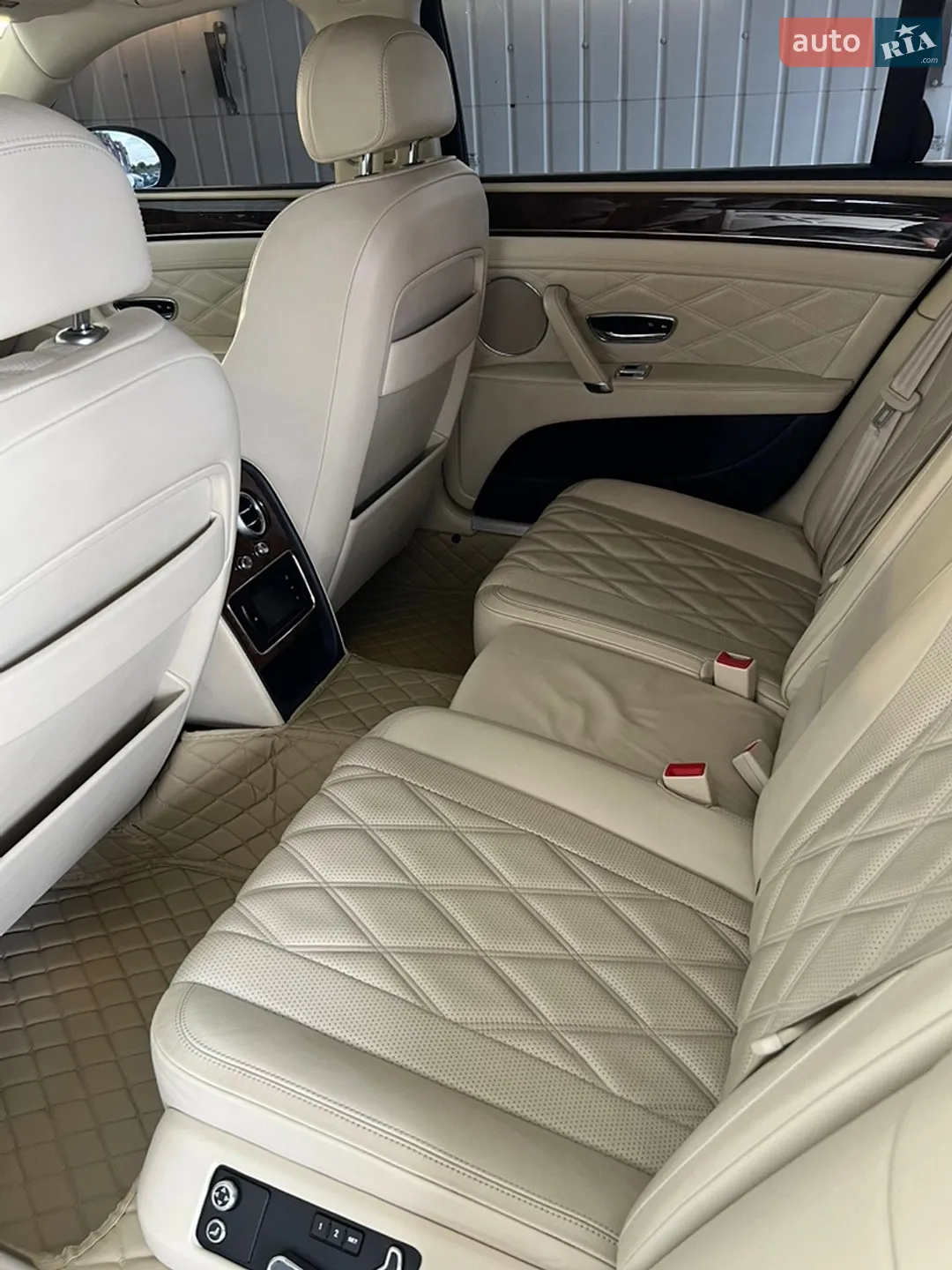 2014 Bentley Flying Spur - мініатюра 26