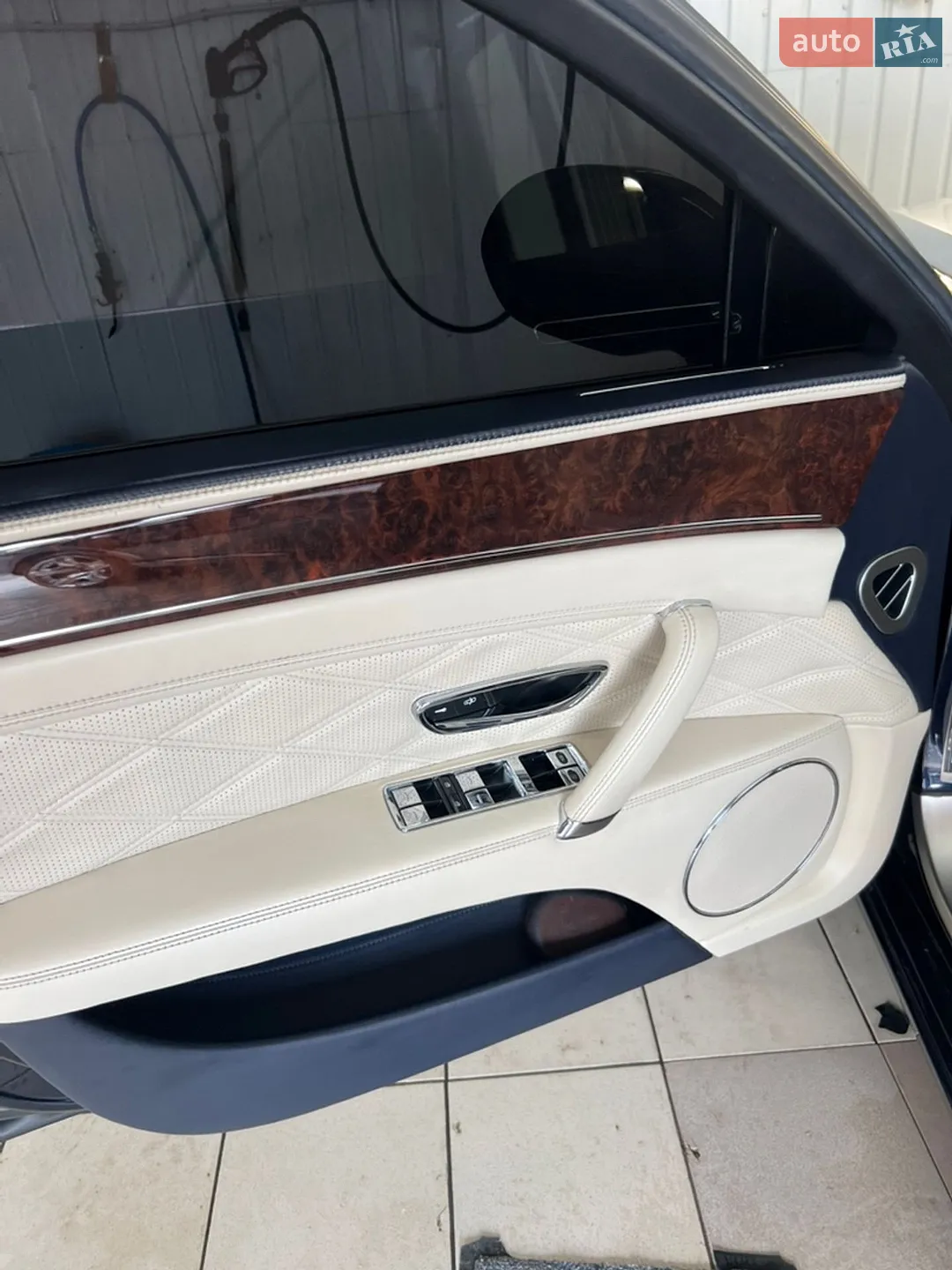2015 Bentley Flying Spur - мініатюра 28