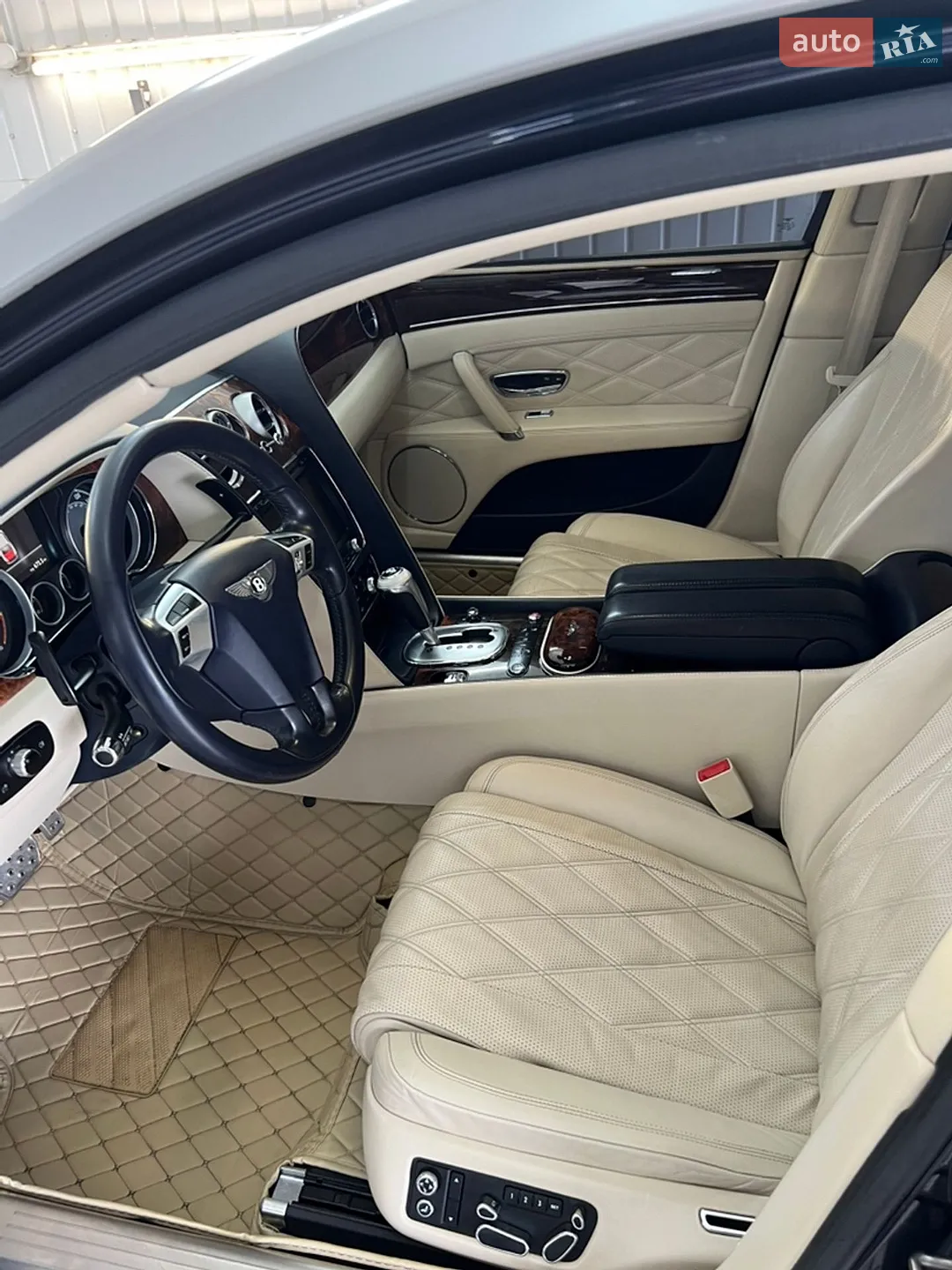 2014 Bentley Flying Spur - мініатюра 29