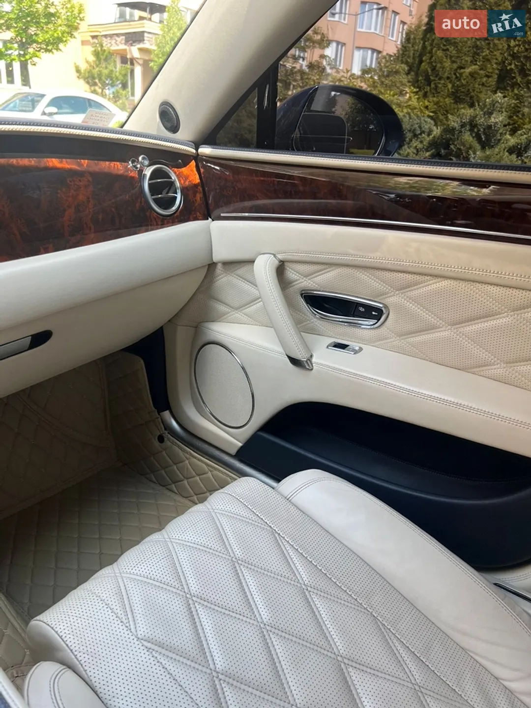 2014 Bentley Flying Spur - мініатюра 32