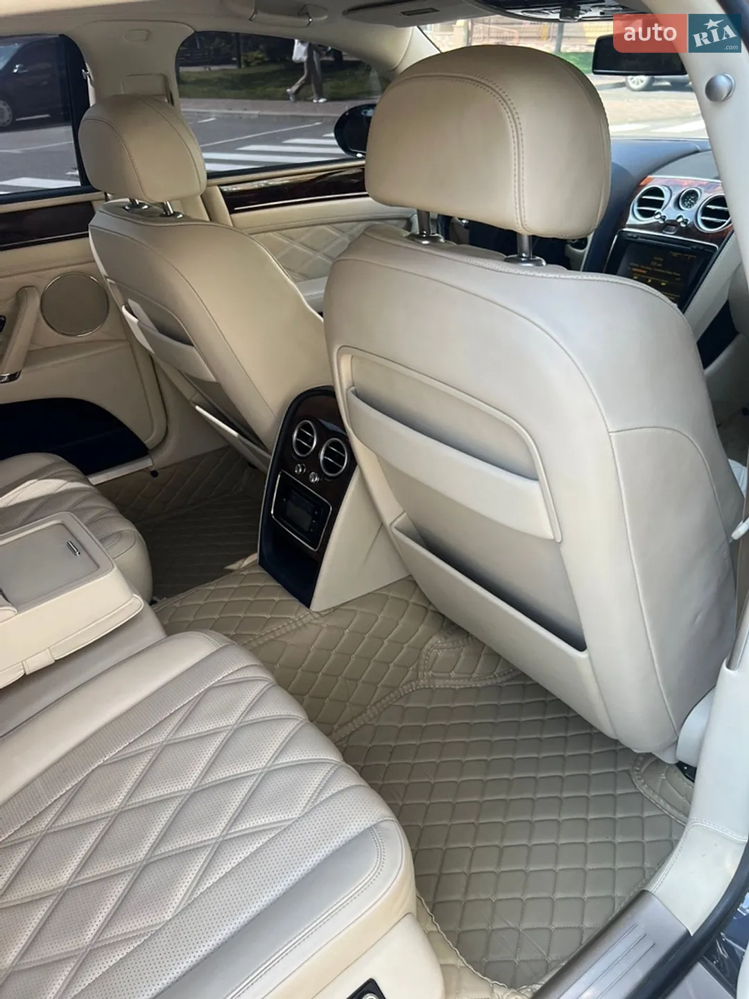 2014 Bentley Flying Spur - мініатюра 37